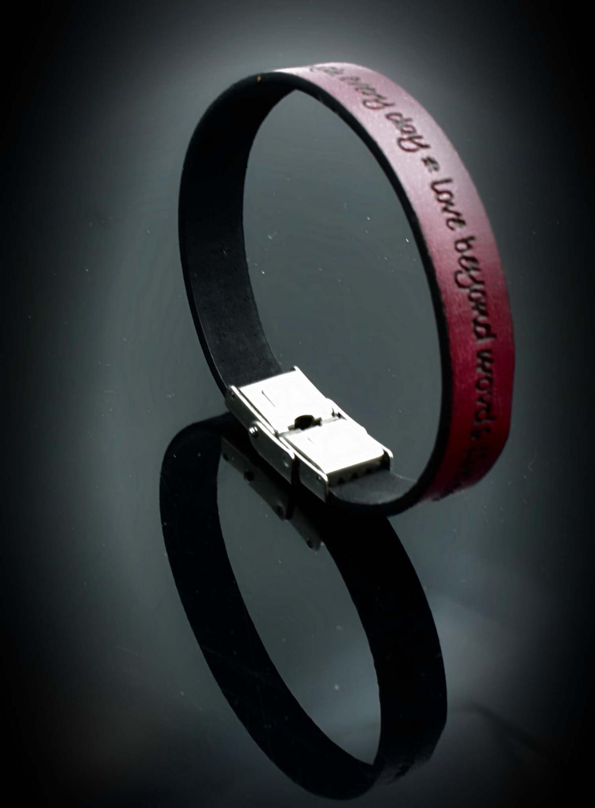 Bracelet -Laugh Every Day, Love Beyond Words, Live Every Momenta