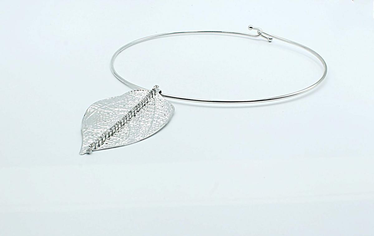 Large Leaf Metal Torque Choker