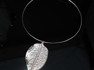 Large Leaf Metal Torque Choker